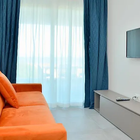Colorful Overlooking The Sea Apartment