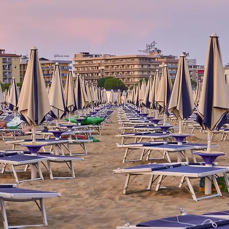 Colorful Overlooking The Sea Apartment Bibione