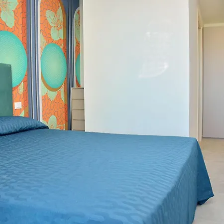 Colorful Overlooking The Sea Apartment *