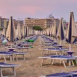 Colorful Overlooking The Sea Apartamento Bibione