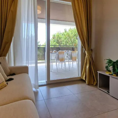 公寓 Colourful Flat Overlooking The Sea
