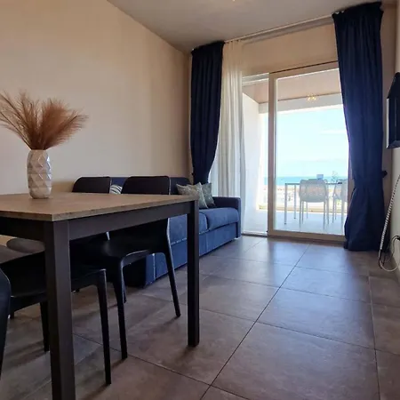 Colourful Flat Overlooking The Sea * Μπιμπιόνε