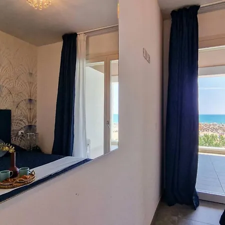 Διαμέρισμα Colourful Flat Overlooking The Sea Μπιμπιόνε