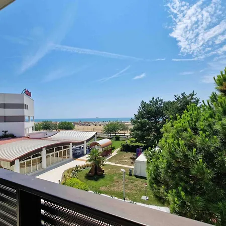 公寓 Colourful Flat Overlooking The Sea